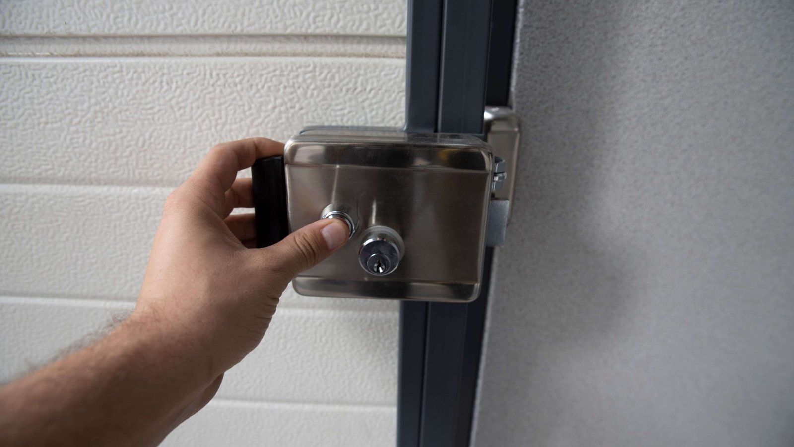 Apertura de puerta urgente realizada por Cerrajeros Turbo en Chamberí